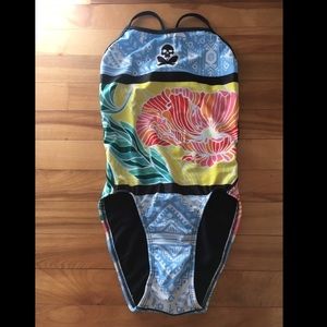 Betty Design Sexy Back Swimsuit